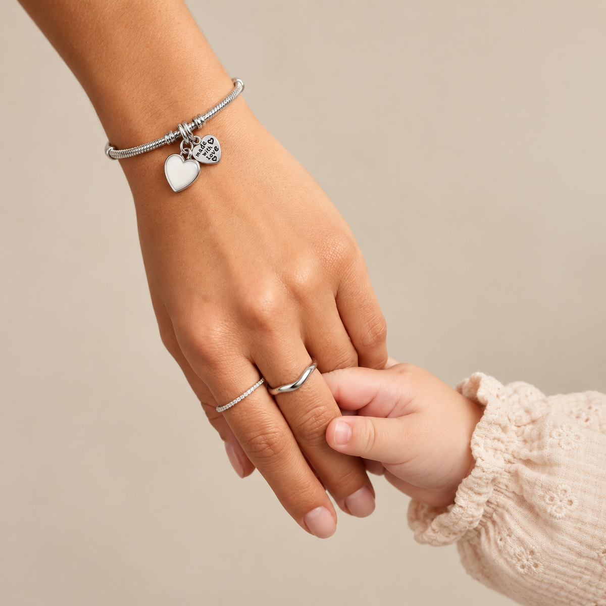 Pulseras y zarcillos